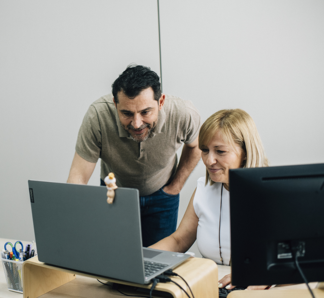 Dos Programadores trabajando